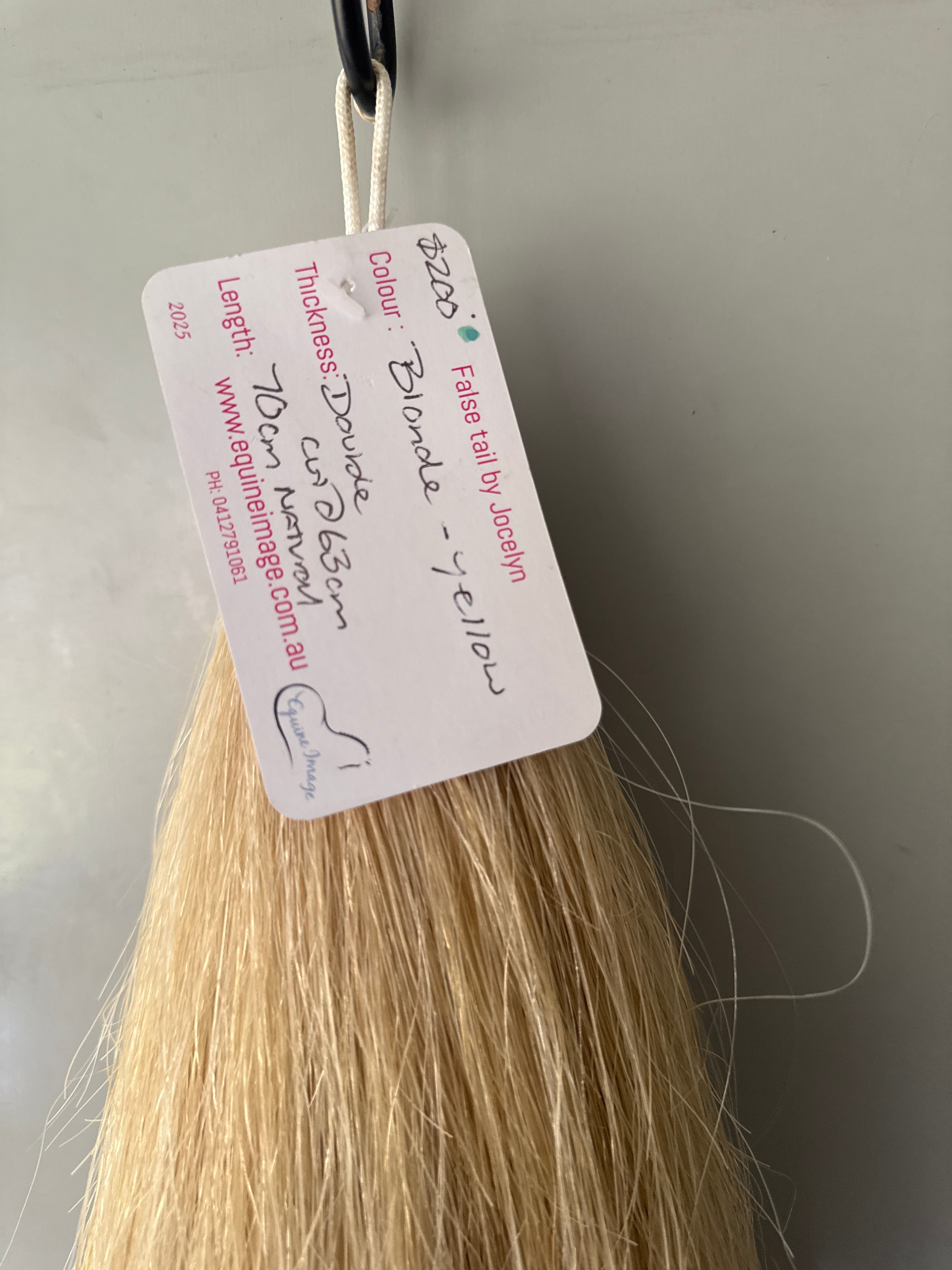 Blonde - yellow golden  70 cm natural end cut @ 63 cm suit chestnut Double thickness