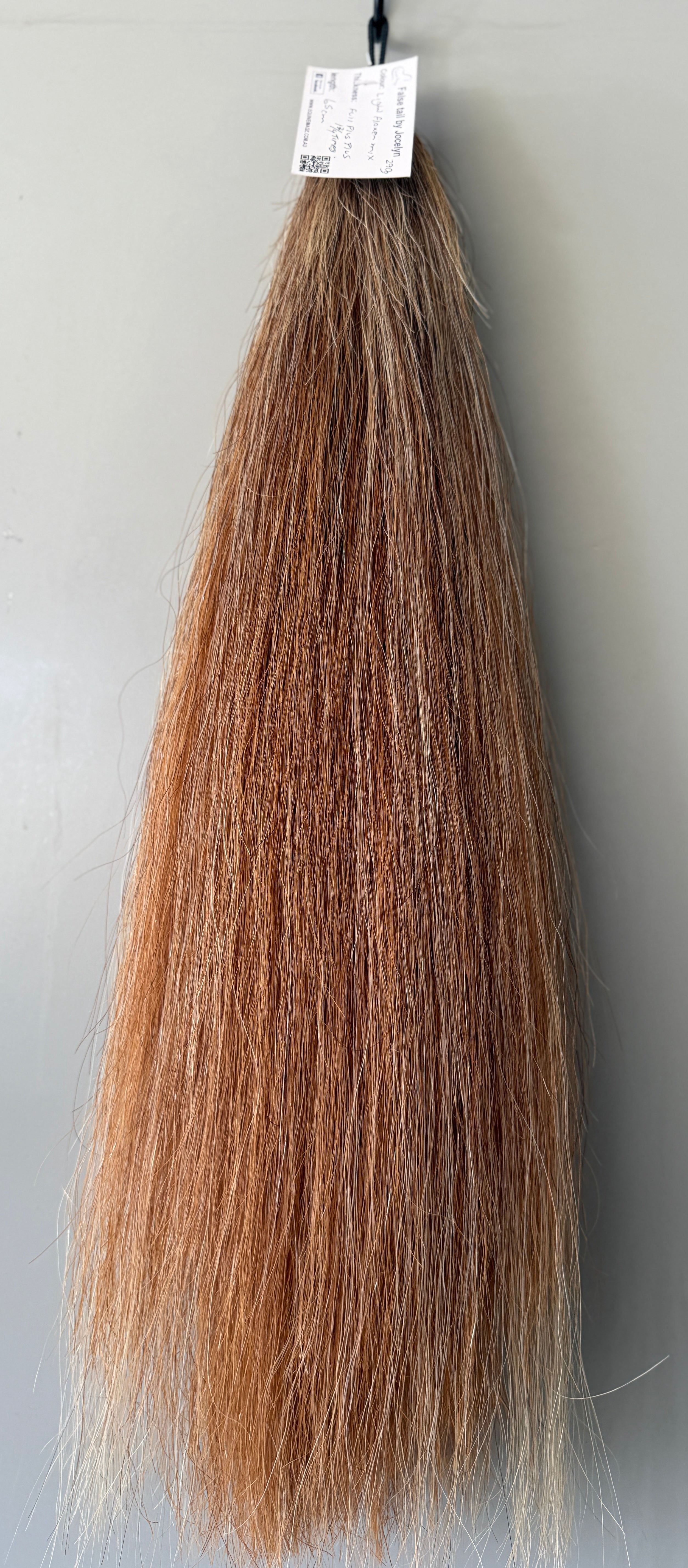 Light Flaxen chestnut mix Full plus (1 3/4) Times 65 cm