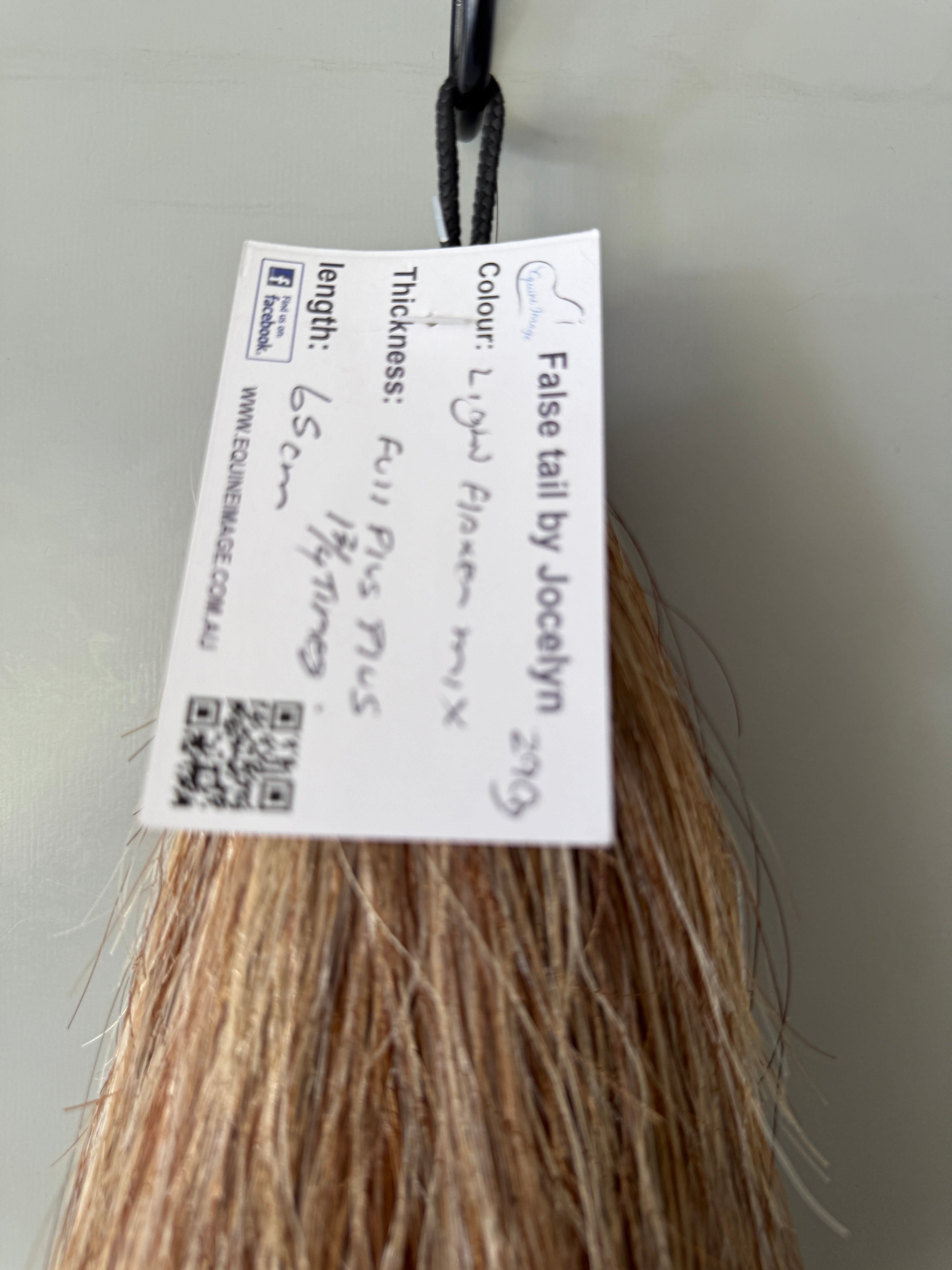 Light Flaxen chestnut mix Full plus (1 3/4) Times 65 cm