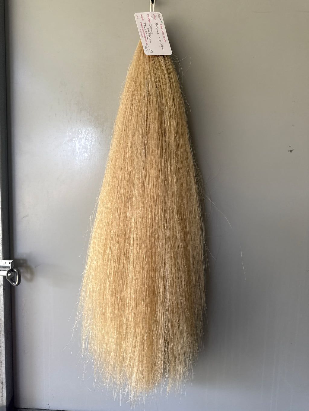 Blonde - yellow golden  70 cm natural end cut @ 63 cm suit chestnut Double thickness