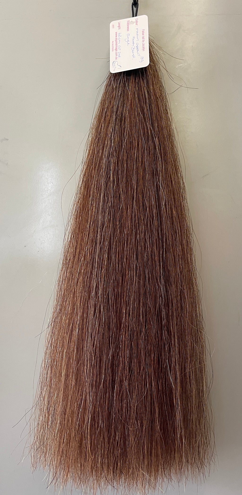 Medium chestnut flaxen blend single thickness 180g 62 cm cut end