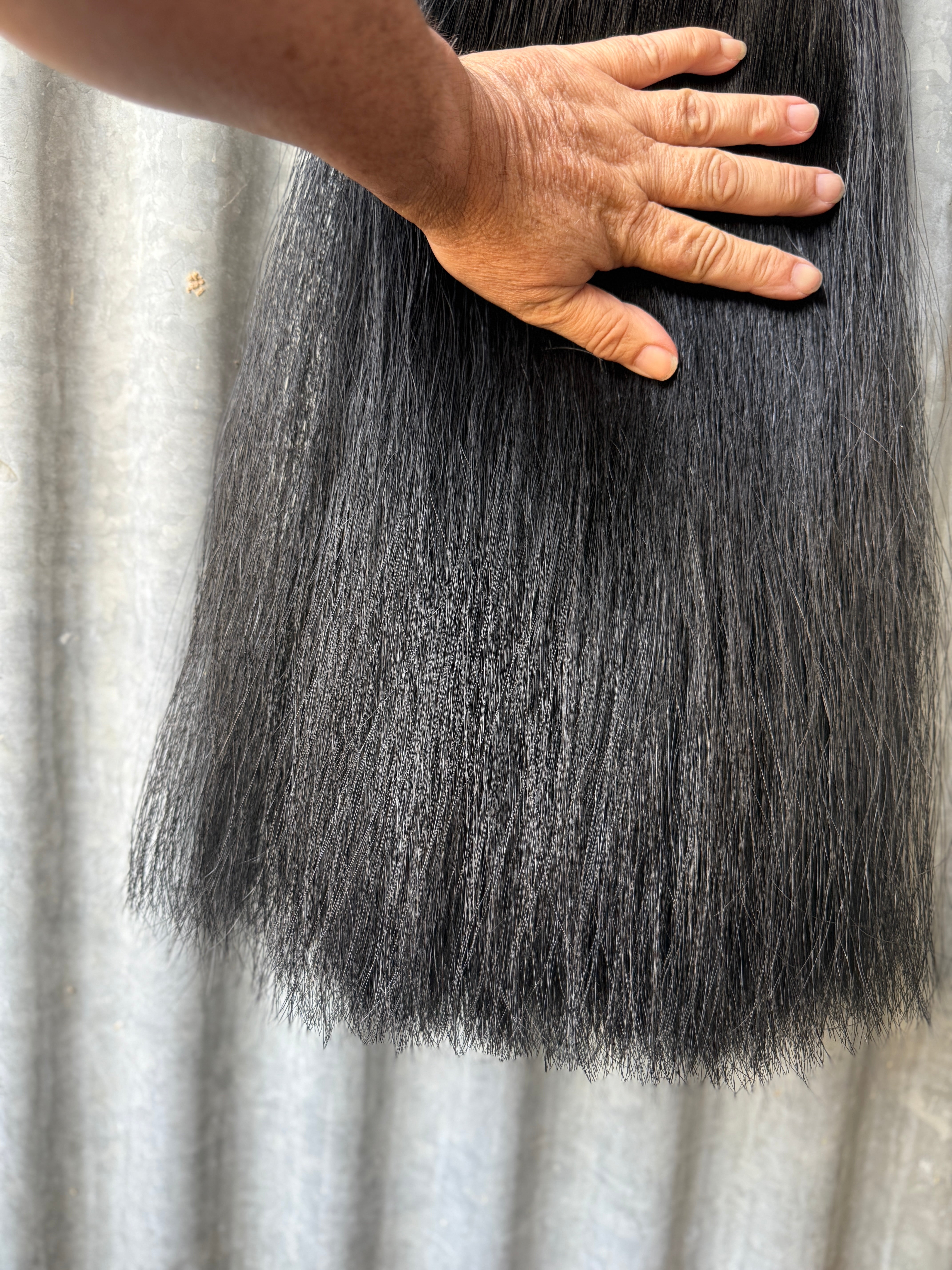 Dyed Black 71 cm hack length cut end Double thickness 480g of hair