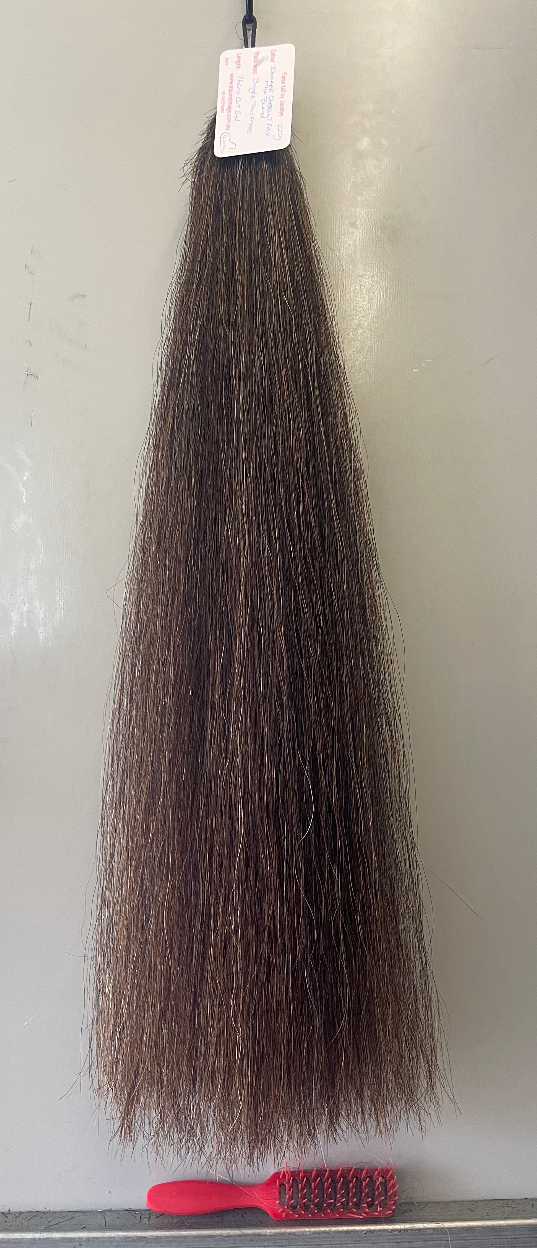 Darker chestnut flaxen mix single/ medium thickness 76 cm cut end