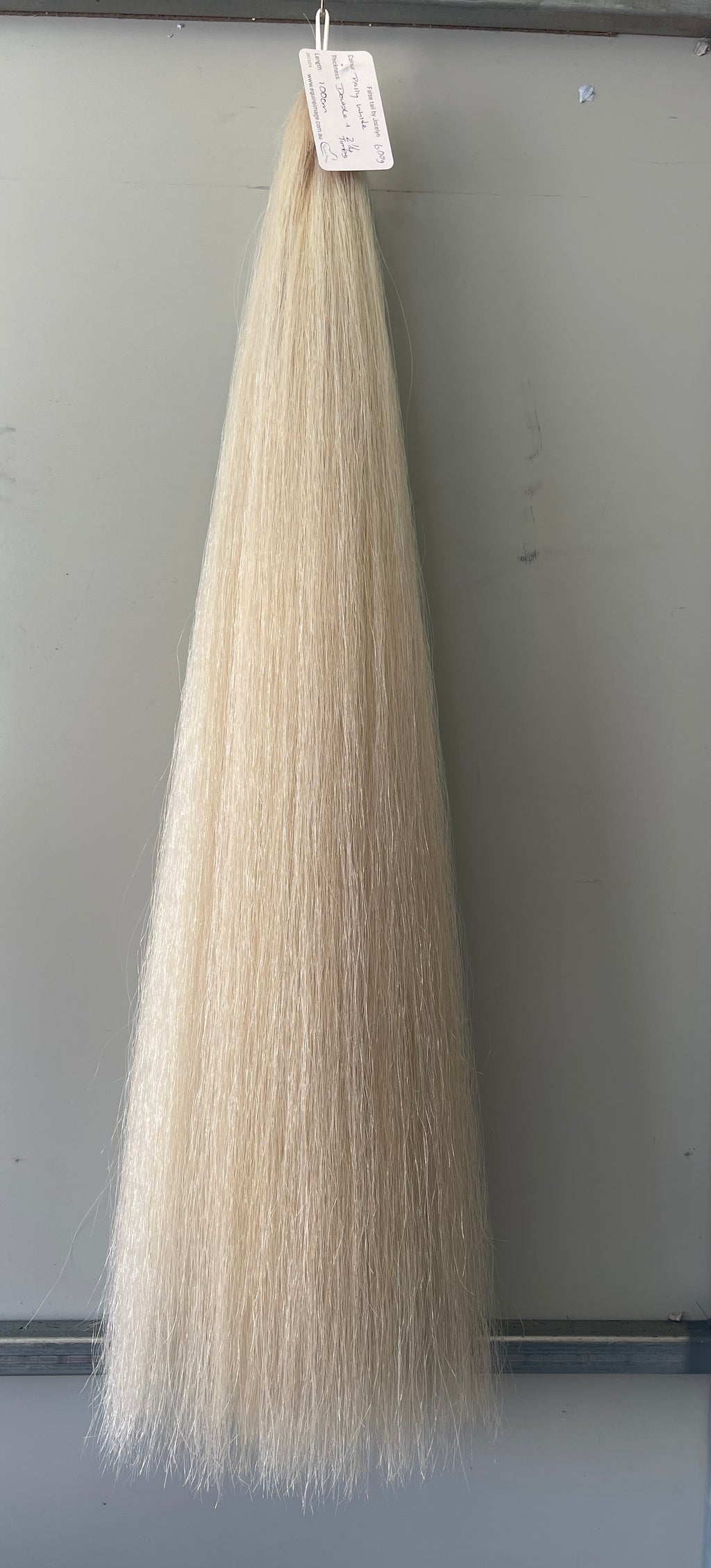 Qhorse Length 100 cm Pally white Big Double 600g of hair