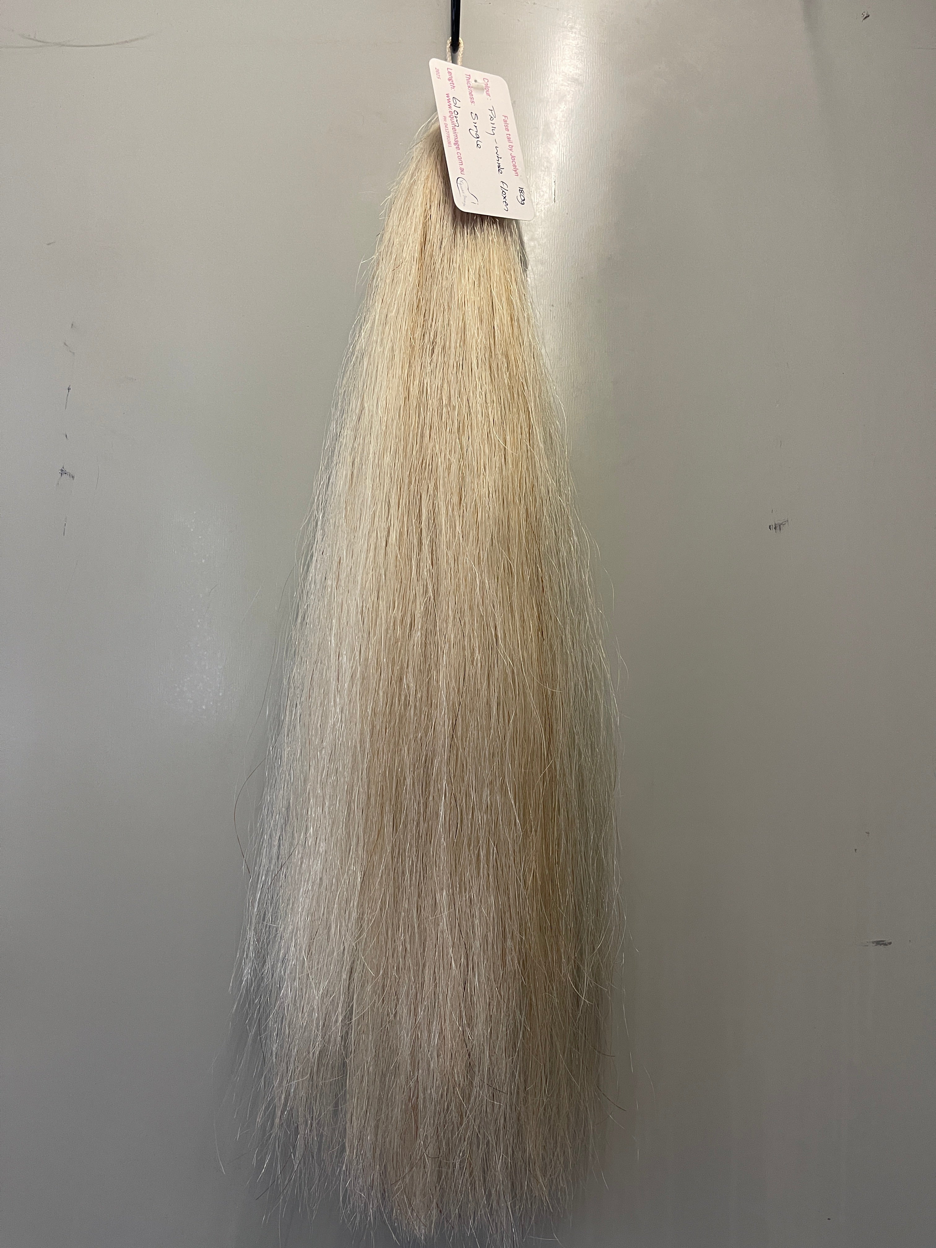 White flaxen - pally - 61 cm natural end single thickness